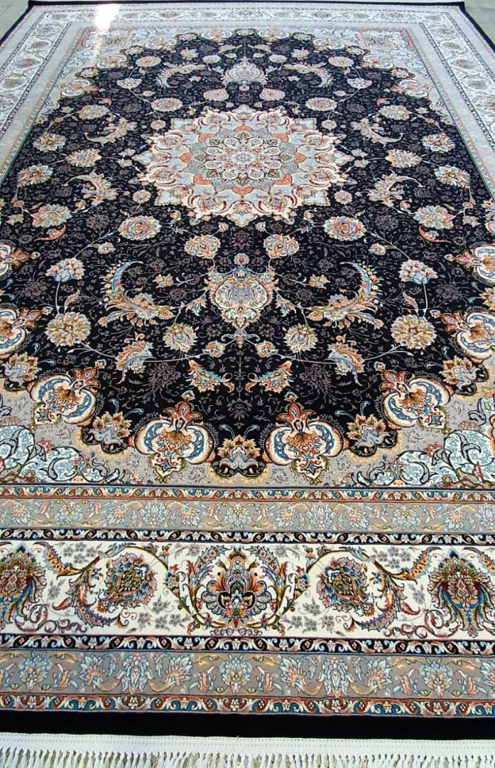 فرش ماشینی ٧٠٠ شانه تراکم ٢٥٥٠ ٤*٣ اصفهان سرمه ای شکوفه